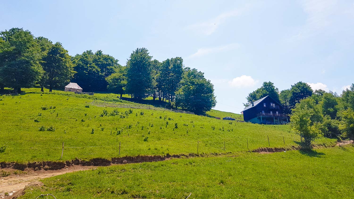 Kutijevac i planinarski dom Dzambas