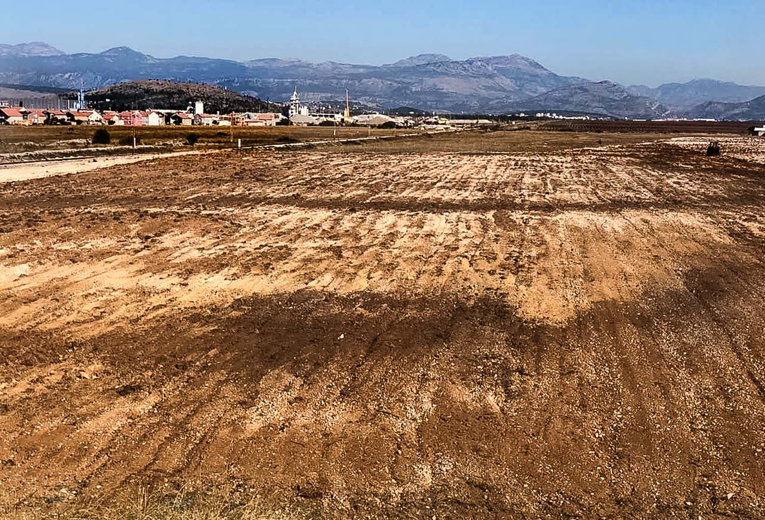 Prirema za sadnju na prostoru kod Aerodroma Podgorica copy