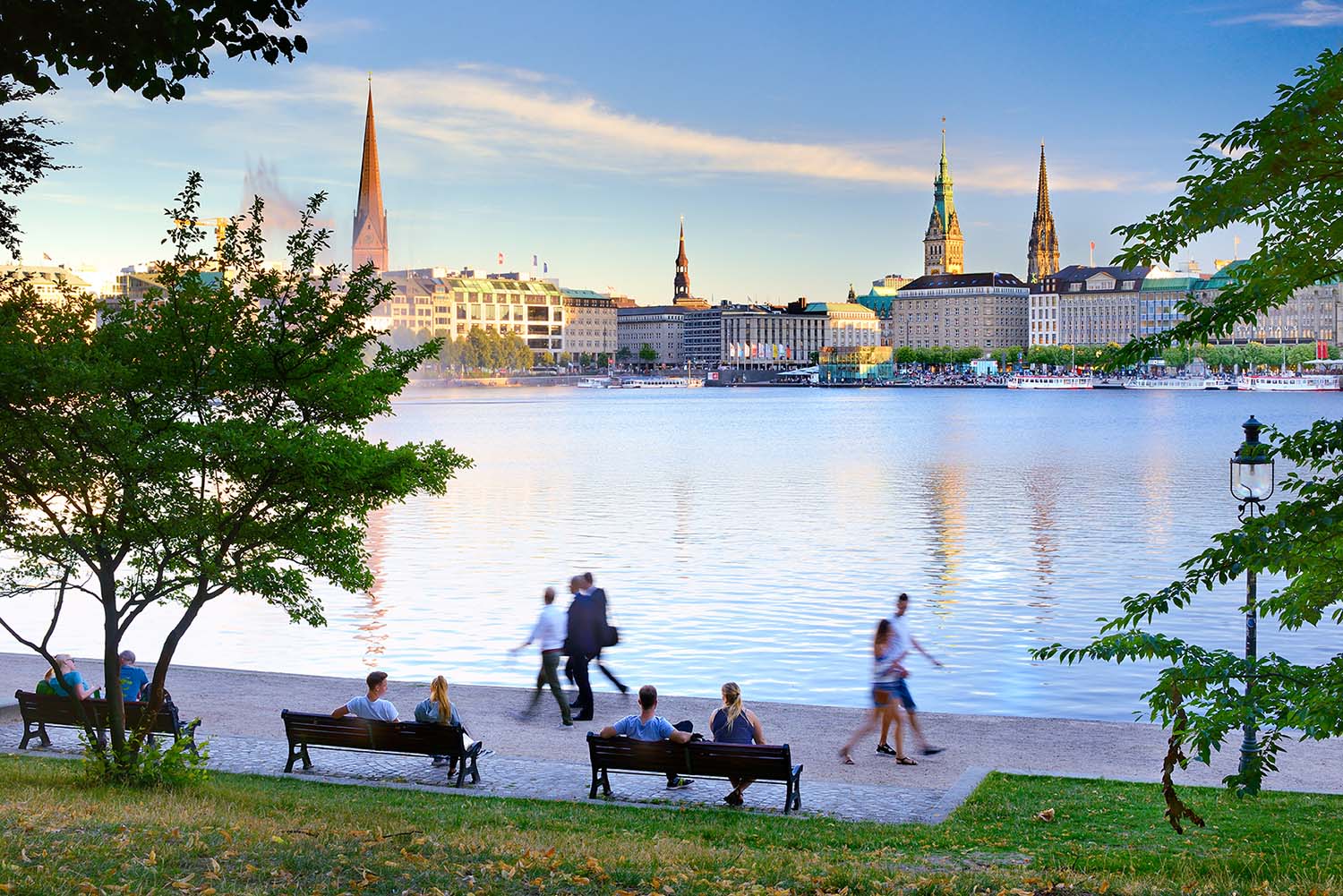 Hamburg Binnenalster mit Rathaus und St. Nikolaus copy
