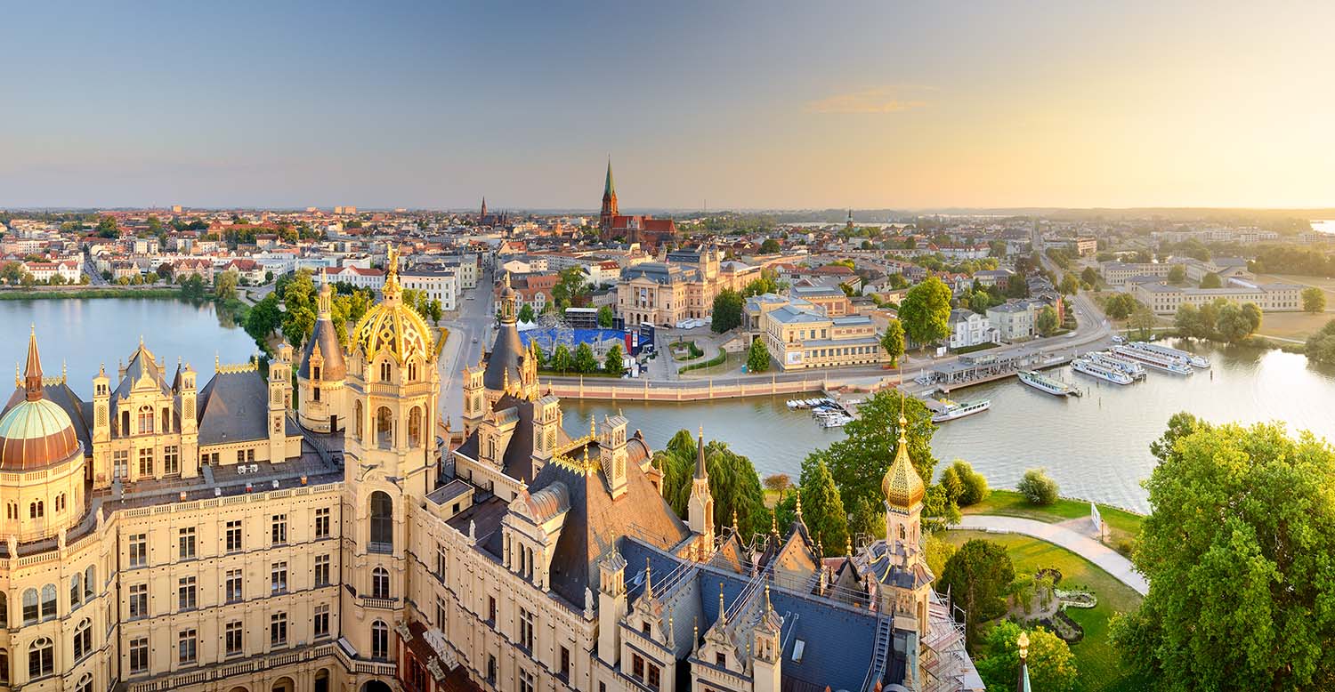 Schwerin Schloss Schwerin und Stadtpanorama