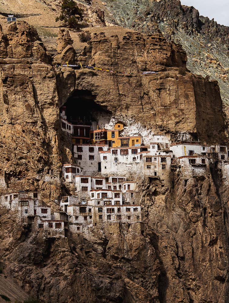 komuna manastira Phugtal Gompa FQfc7b1aIAA662L.jpg large
