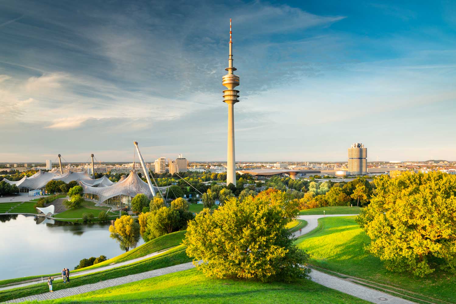 München Olympiapark mit Olympiasee